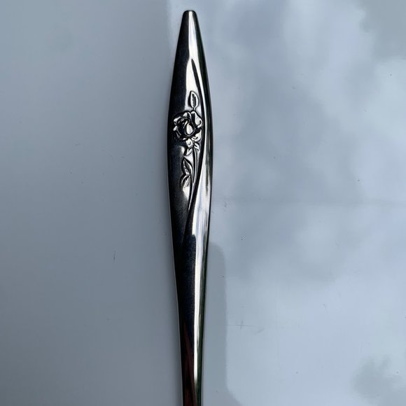 Oneida Lasting Rose Serving Spoon, Deluxe Stainless Modern Hollow - Picture 2 of 6
